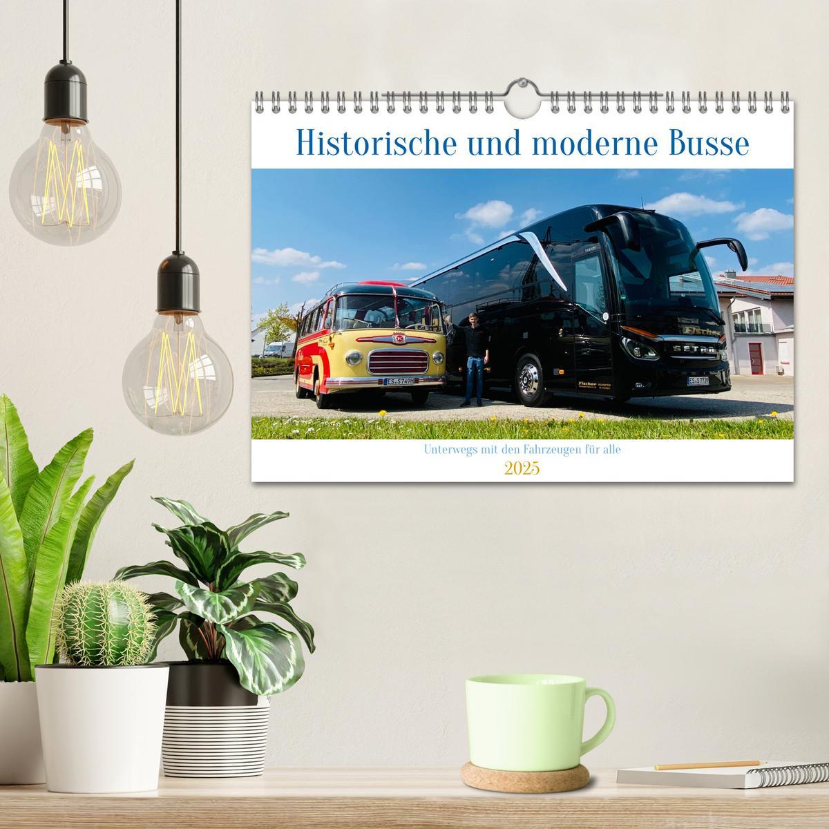 Bild: 9783383862472 | Historische und moderne Busse (Wandkalender 2025 DIN A4 quer),...