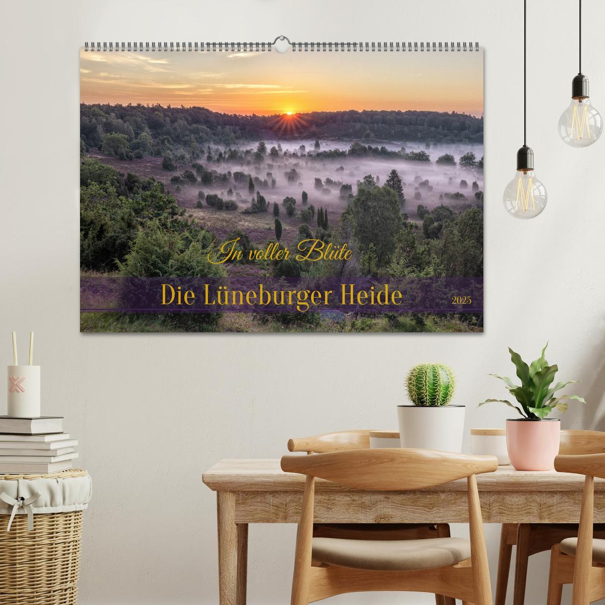 Bild: 9783383852541 | Die Lüneburger Heide - In voller Blüte (Wandkalender 2025 DIN A2...