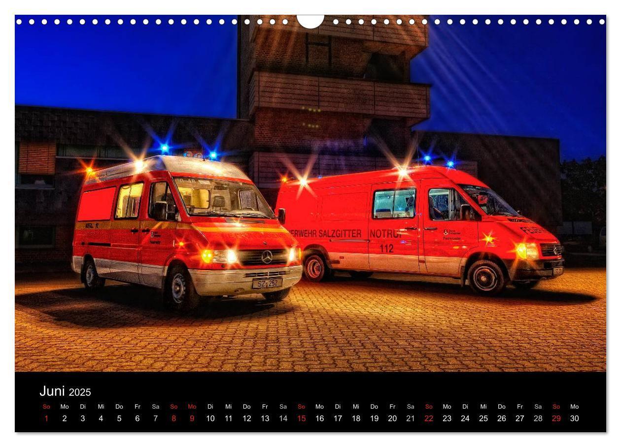 Bild: 9783435829132 | Einsatzfahrzeuge (Wandkalender 2025 DIN A3 quer), CALVENDO...