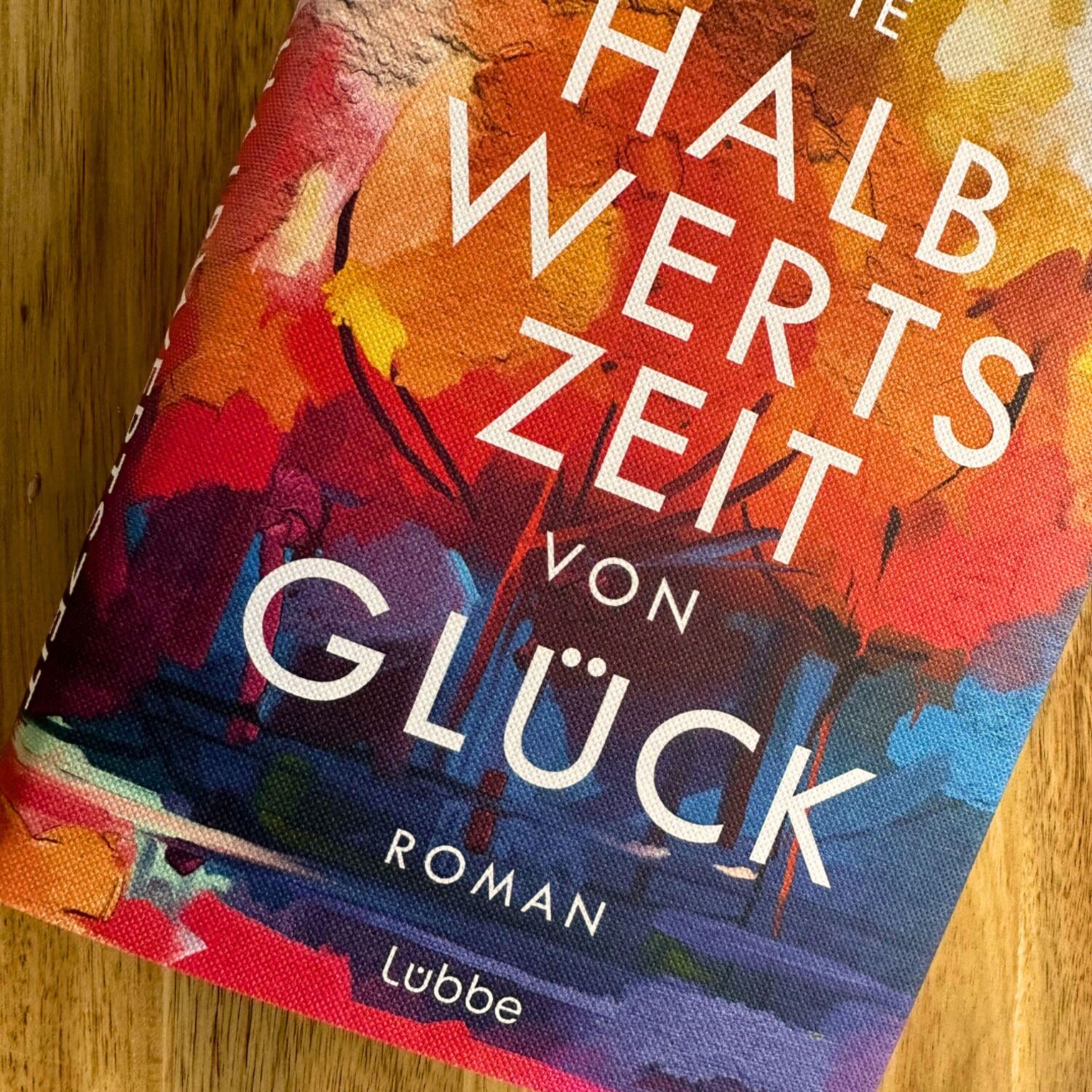 Bild: 9783757700225 | Die Halbwertszeit von Glück | Louise Pelt | Buch | 432 S. | Deutsch