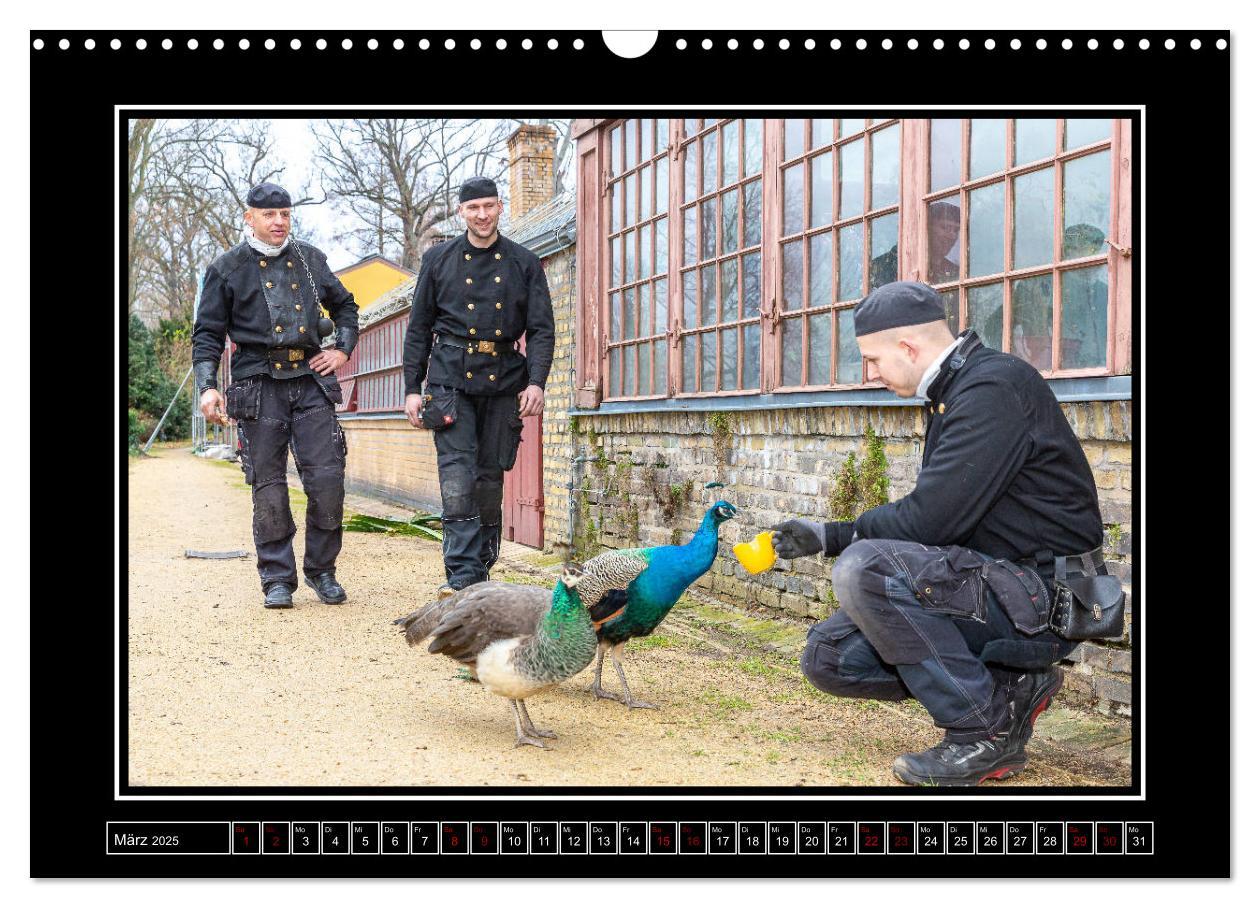 Bild: 9783435128907 | Schornsteinfeger über Berlin - Glücksblicke (Wandkalender 2025 DIN...