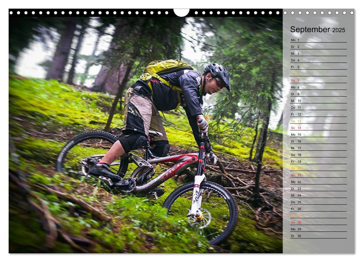 Bild: 9783435537006 | Downhill Moments (Wandkalender 2025 DIN A3 quer), CALVENDO...