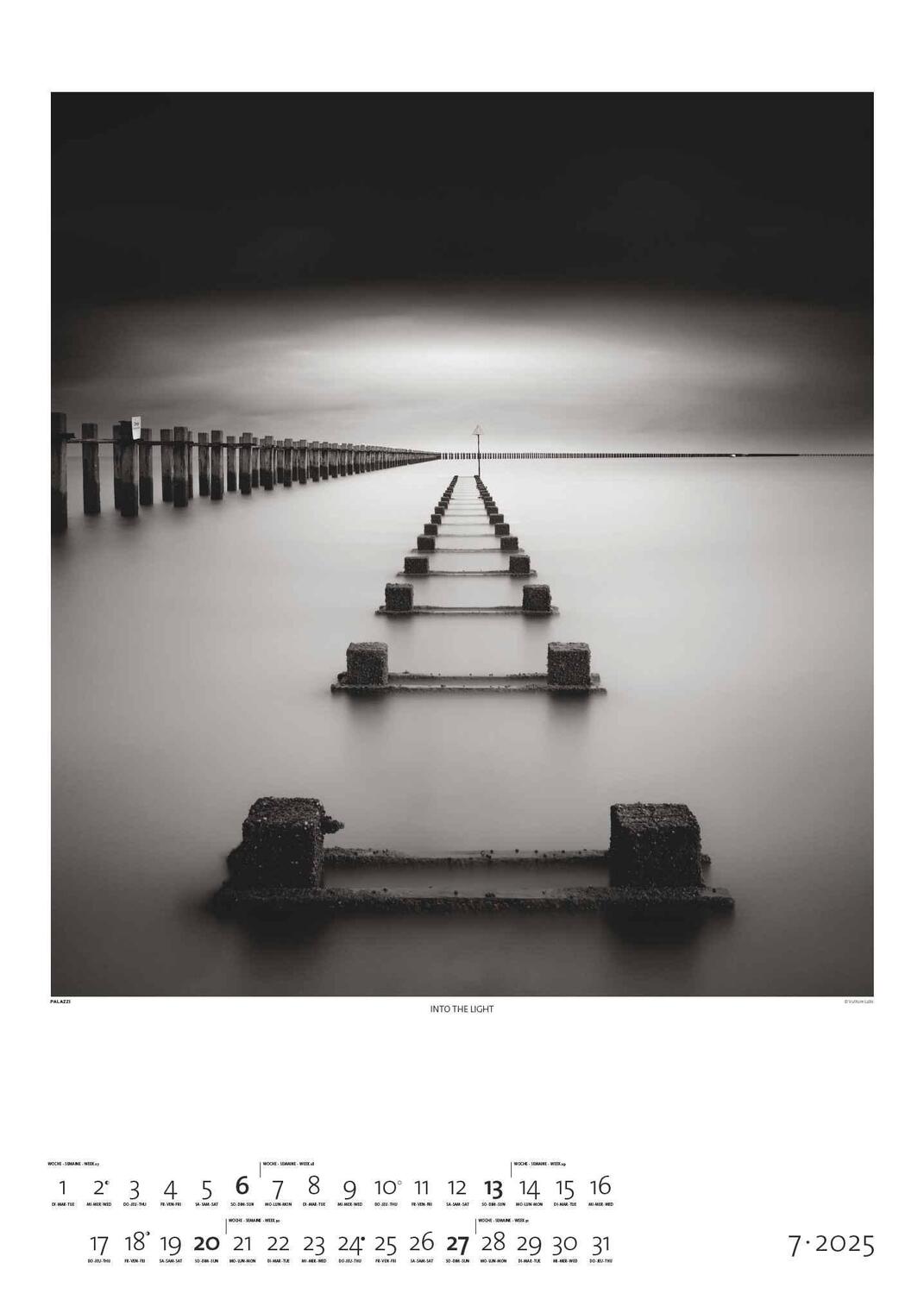 Bild: 4251734300676 | Black &amp; White 2025 - Bildkalender 50x70 cm - Wandkalender XL -...