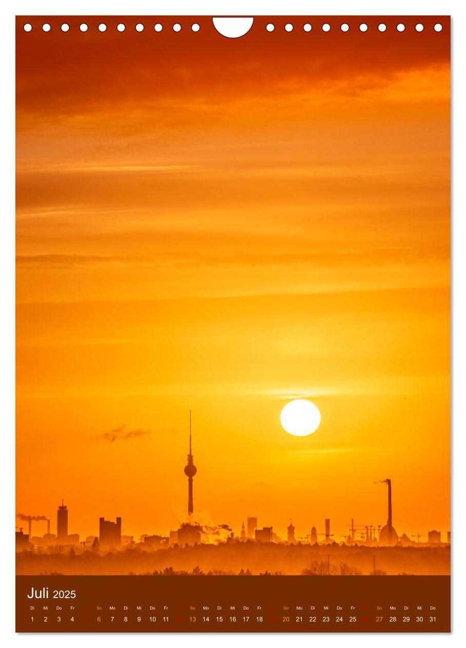 Bild: 9783435910151 | Berliner Fernsehturm - Magische Momente (Wandkalender 2025 DIN A4...