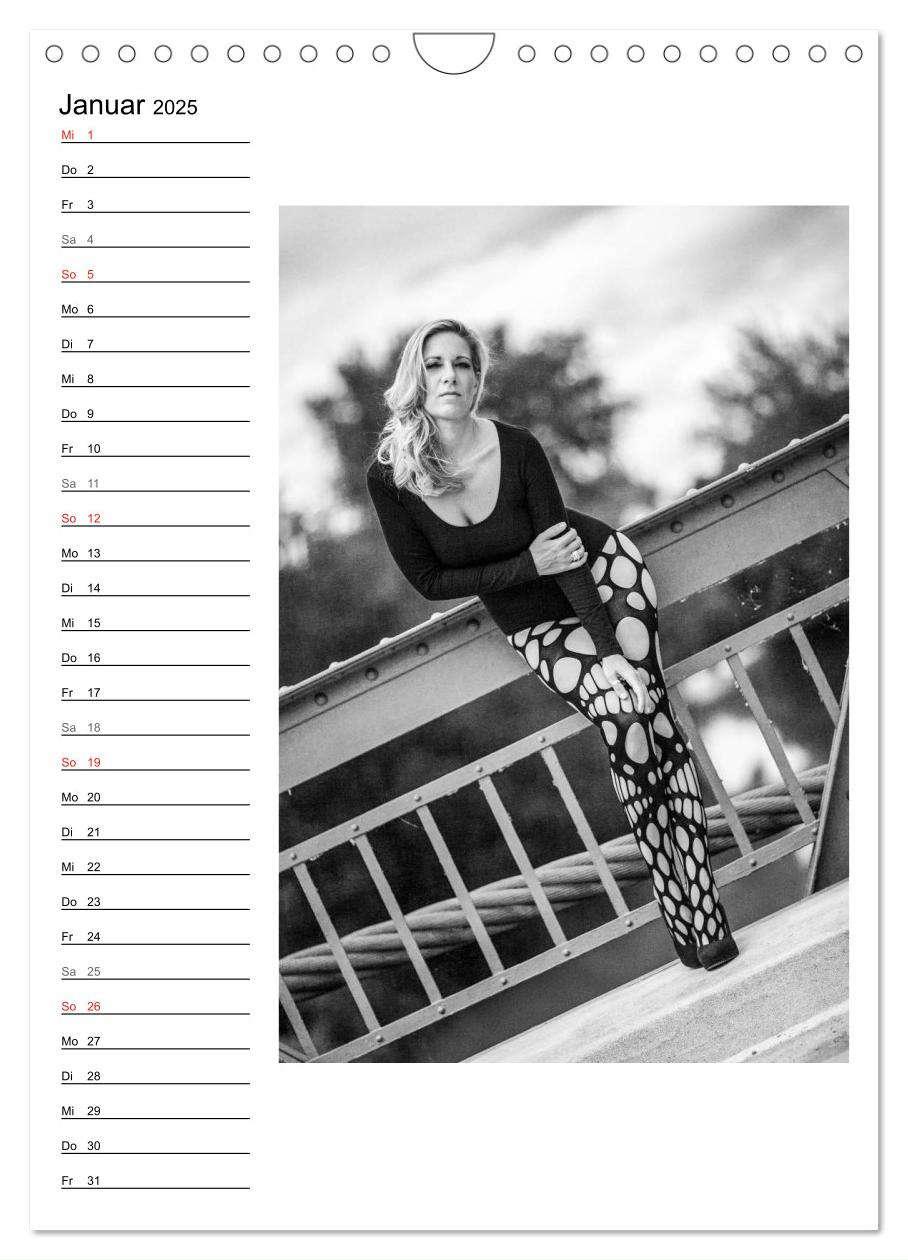 Bild: 9783457030271 | Mode in schwarz und weiß (Wandkalender 2025 DIN A4 hoch), CALVENDO...