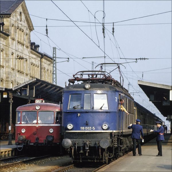 Bild: 9783731876472 | Eisenbahnen 2025 | Korsch Verlag | Kalender | Englisch Broschur | 2025