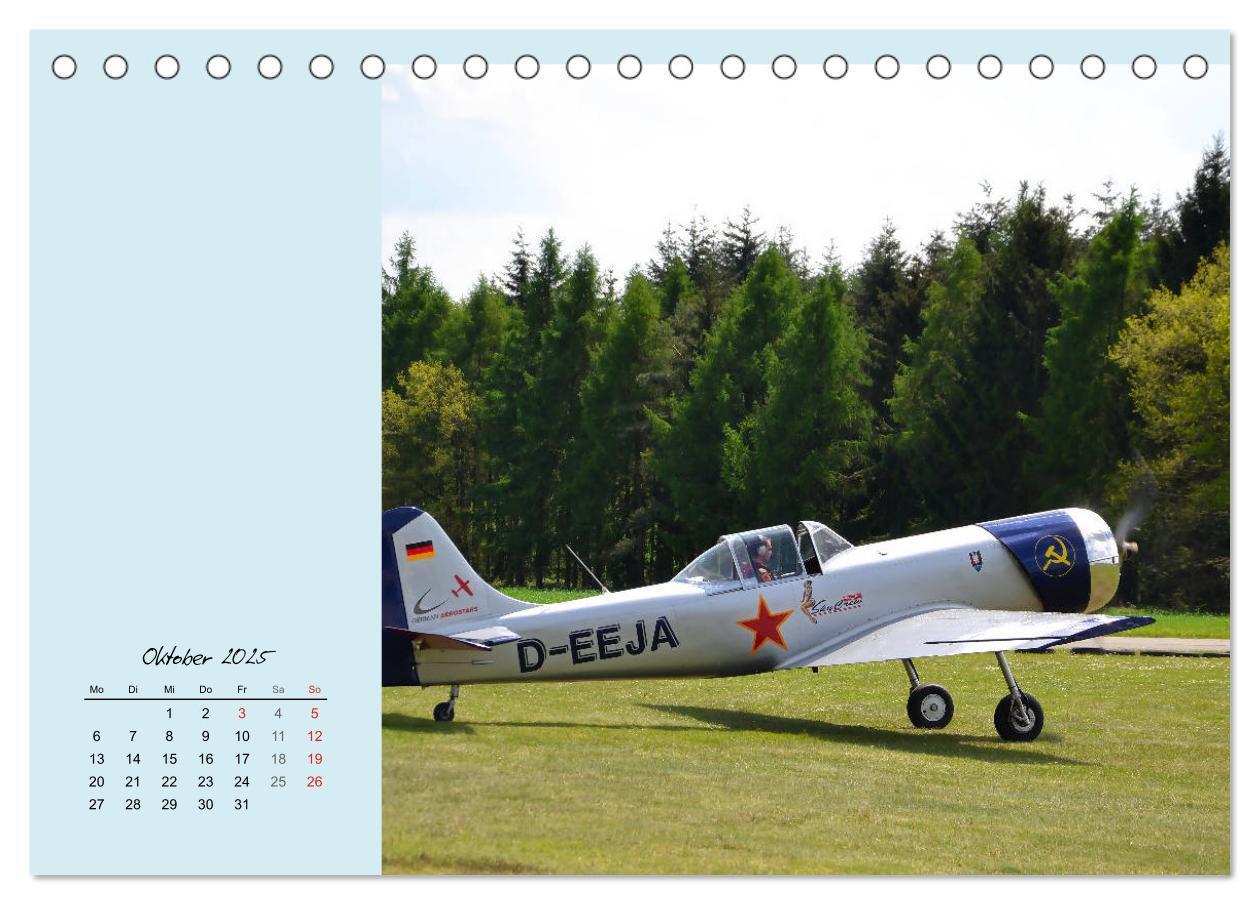 Bild: 9783435233656 | Sportliche Kunstflieger (Tischkalender 2025 DIN A5 quer), CALVENDO...