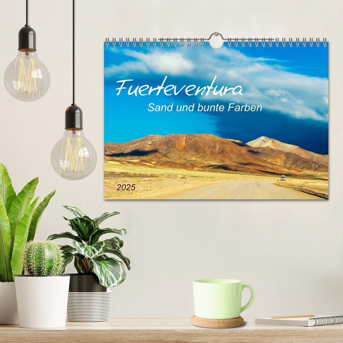 Bild: 9783435139170 | Fuerteventura Sand und bunte Farben (Wandkalender 2025 DIN A4...