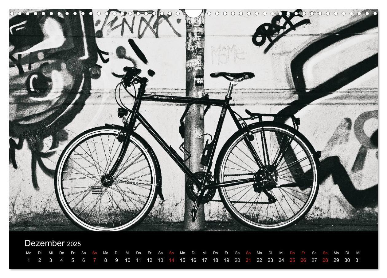 Bild: 9783435469857 | 200 Jahre Fahrrad - Ausschnitte von Ulrike SSK (Wandkalender 2025...