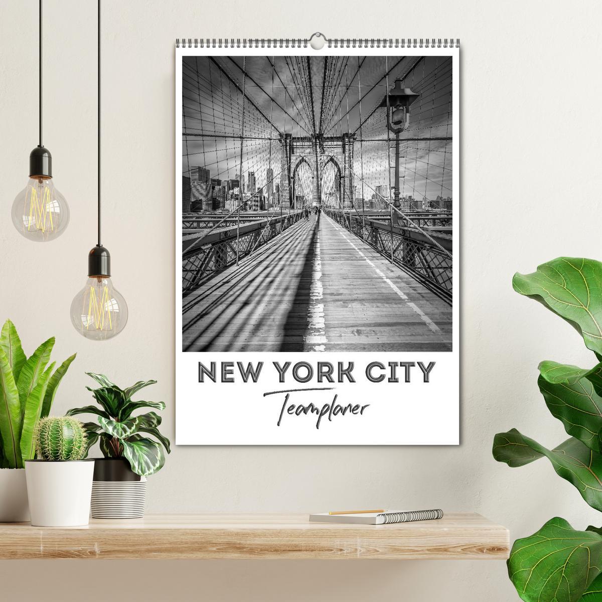 Bild: 9783457078457 | NEW YORK CITY Teamplaner (Wandkalender 2025 DIN A2 hoch), CALVENDO...