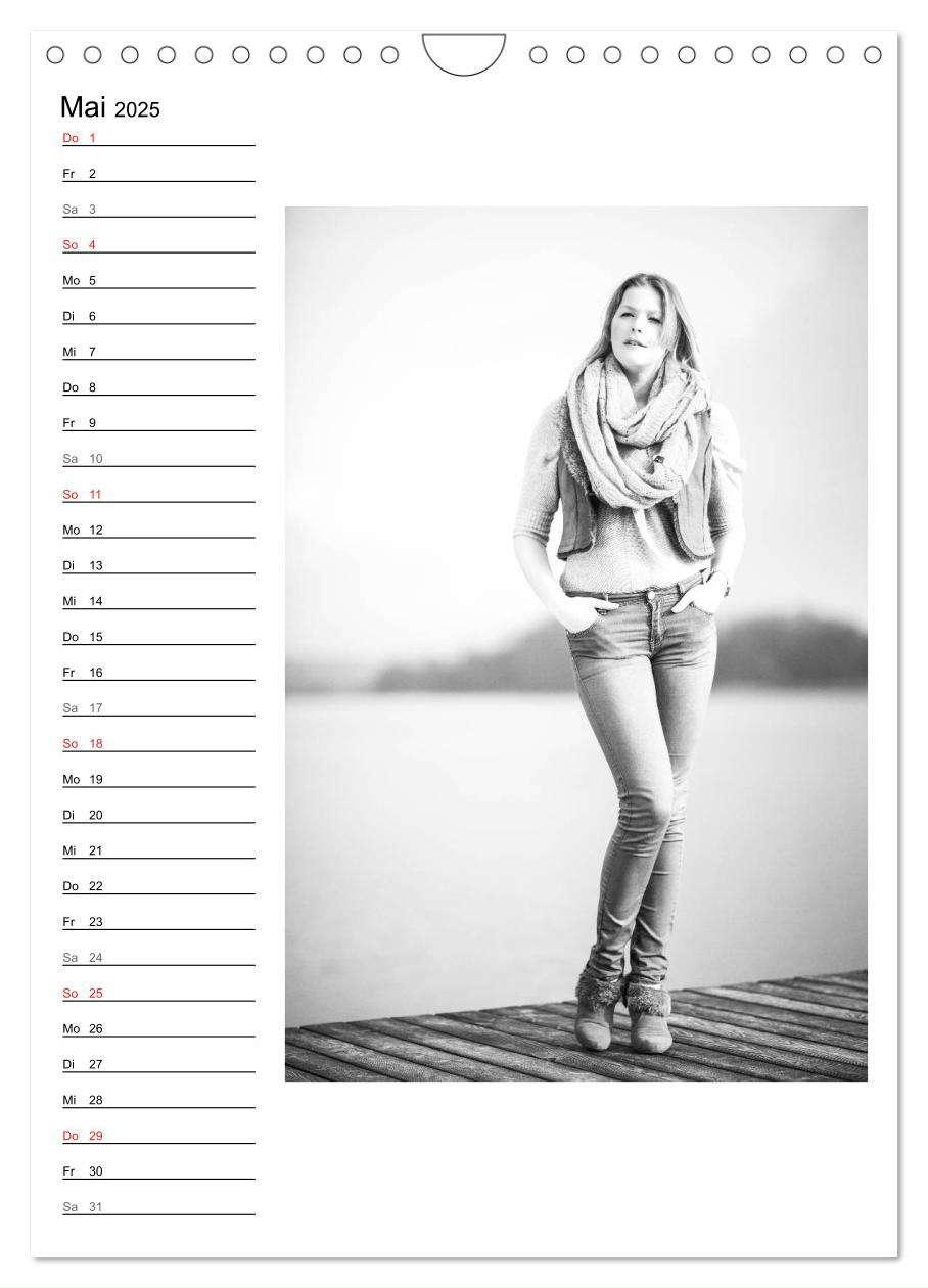 Bild: 9783457030271 | Mode in schwarz und weiß (Wandkalender 2025 DIN A4 hoch), CALVENDO...