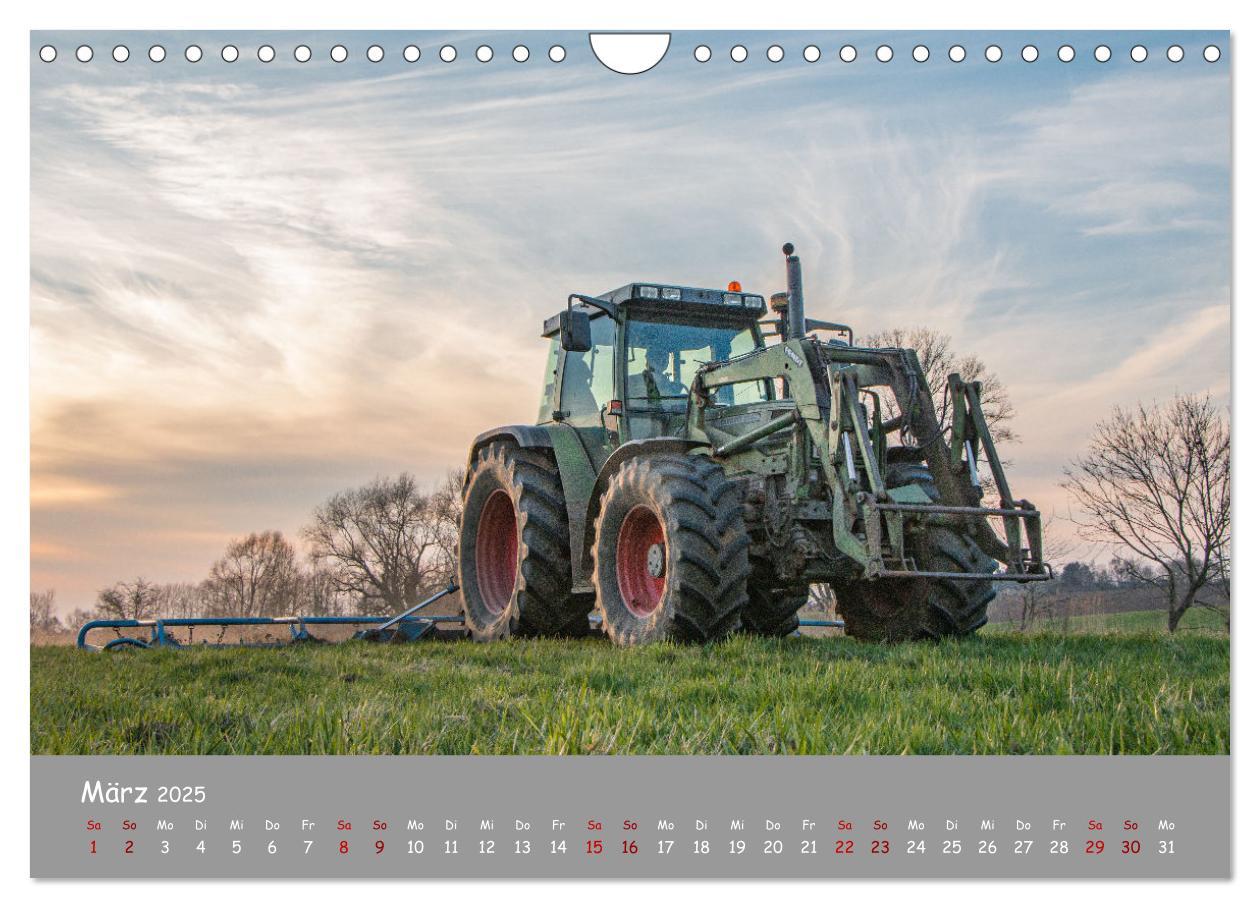 Bild: 9783435103089 | Landtechnik im Einsatz (Wandkalender 2025 DIN A4 quer), CALVENDO...