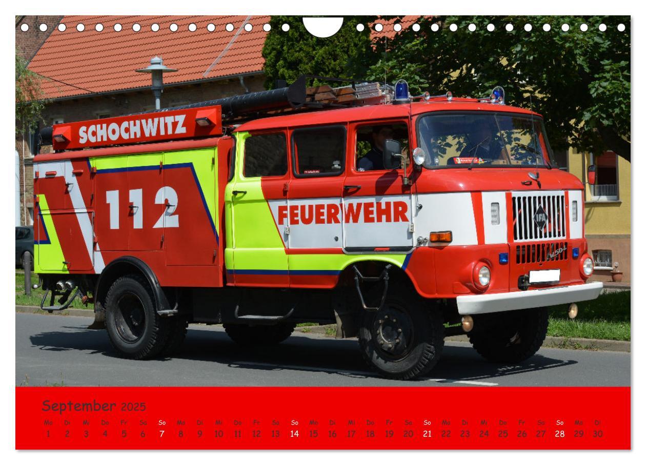 Bild: 9783457186626 | DDR Feuerwehr Klassiker (Wandkalender 2025 DIN A4 quer), CALVENDO...