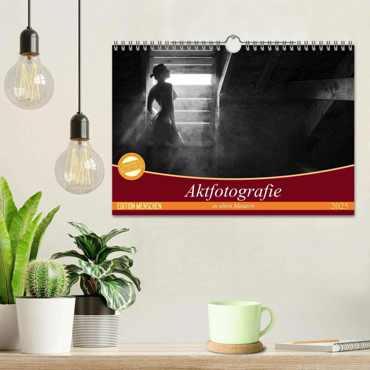 Bild: 9783435790814 | Aktfotografie in alten Mauern (Wandkalender 2025 DIN A4 quer),...