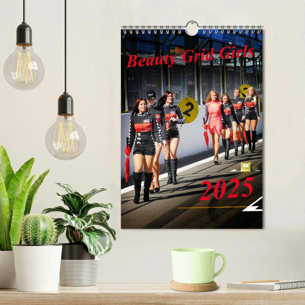 Bild: 9783457129111 | Beauty Grid Girls (Wandkalender 2025 DIN A4 hoch), CALVENDO...