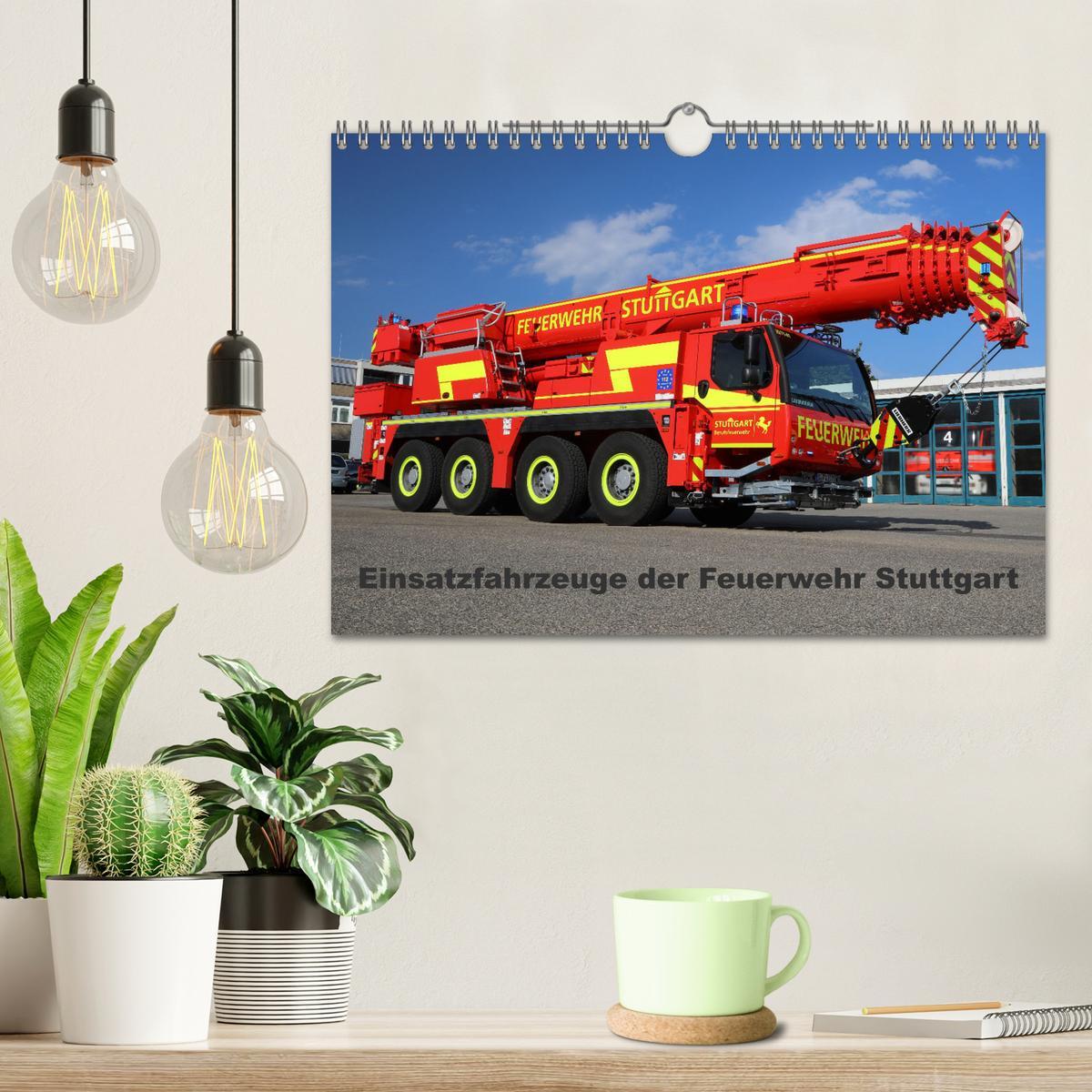 Bild: 9783383968068 | Einsatzfahrzeuge der Feuerwehr Stuttgart (Wandkalender 2025 DIN A4...