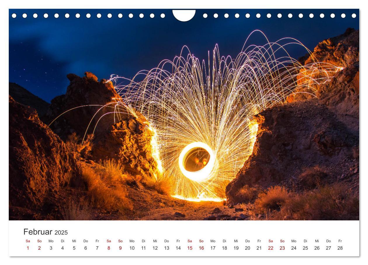 Bild: 9783435351701 | Lightpainting - Malen mit Licht und Zeit (Wandkalender 2025 DIN A4...