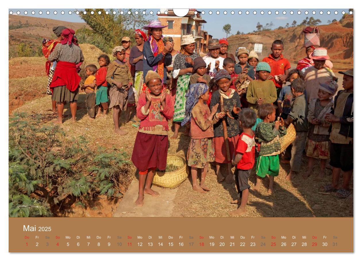 Bild: 9783435479702 | Alltag in Madagaskar (Wandkalender 2025 DIN A3 quer), CALVENDO...