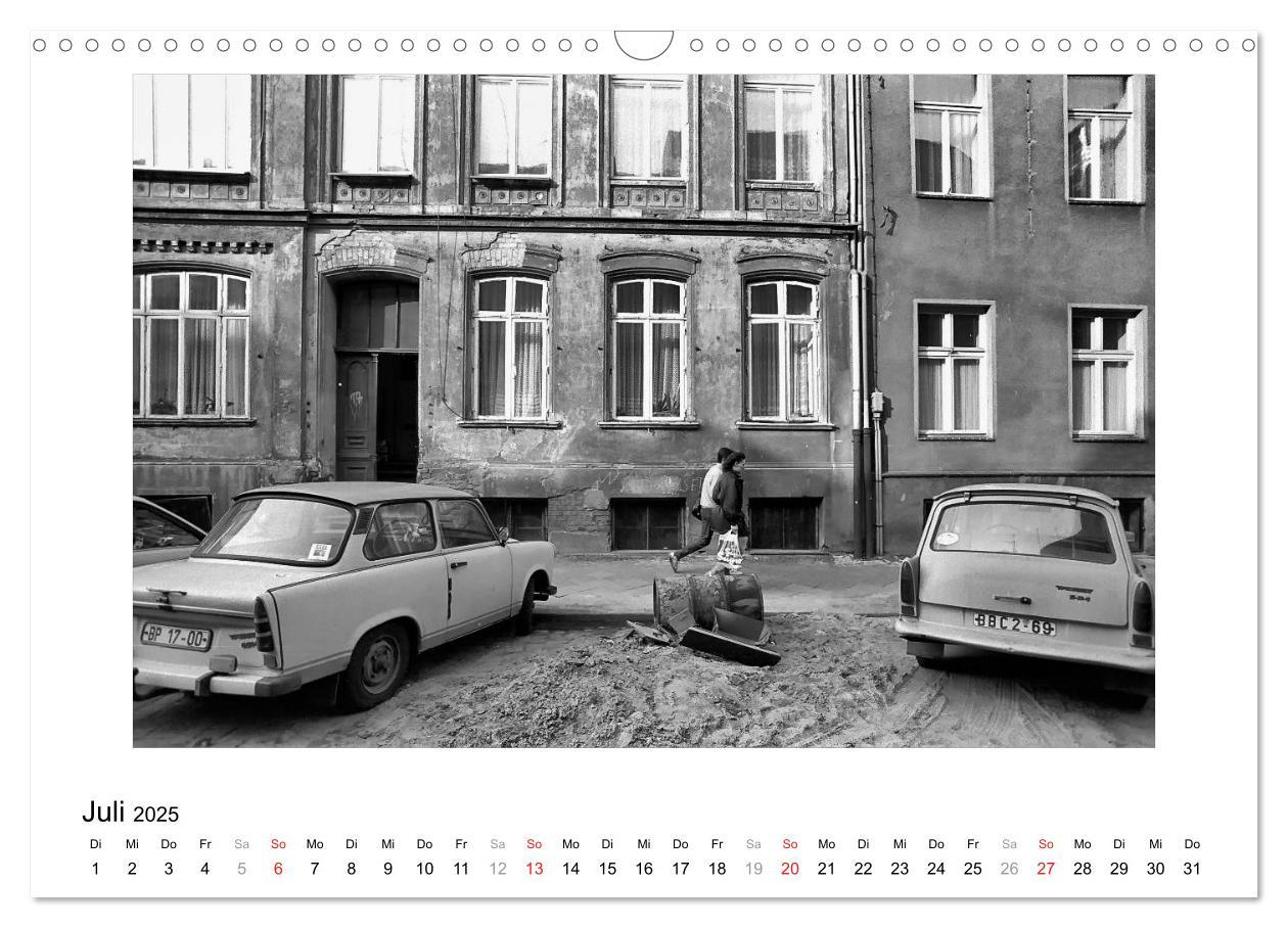 Bild: 9783435833023 | Aus - Zeit der Trabanten (Wandkalender 2025 DIN A3 quer), CALVENDO...