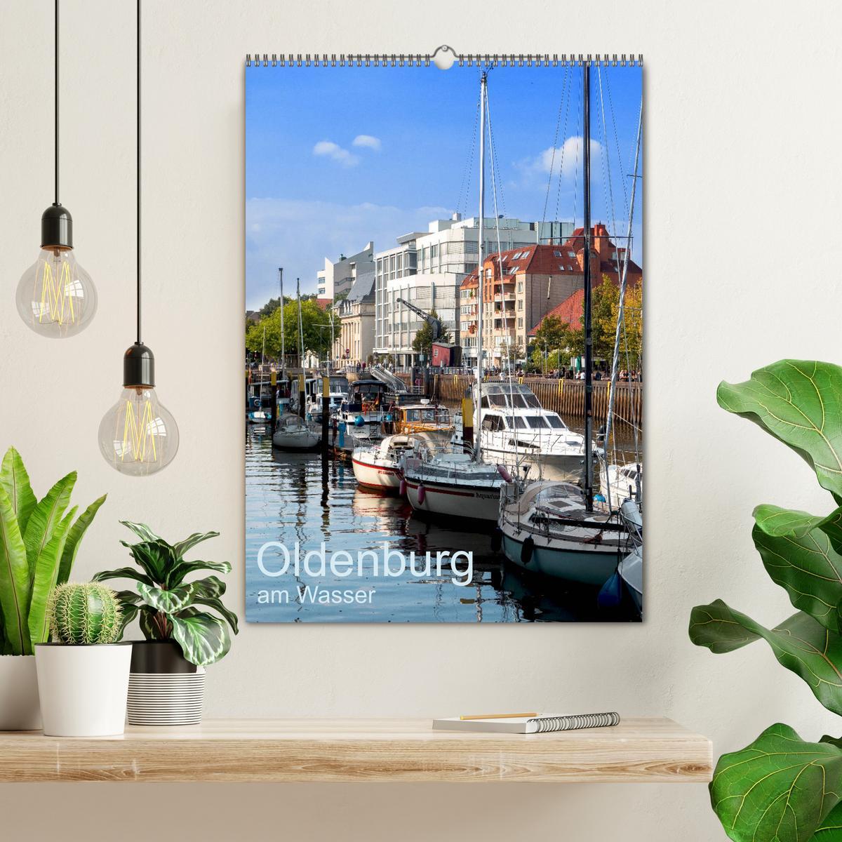 Bild: 9783435995943 | Oldenburg am Wasser (Wandkalender 2025 DIN A2 hoch), CALVENDO...