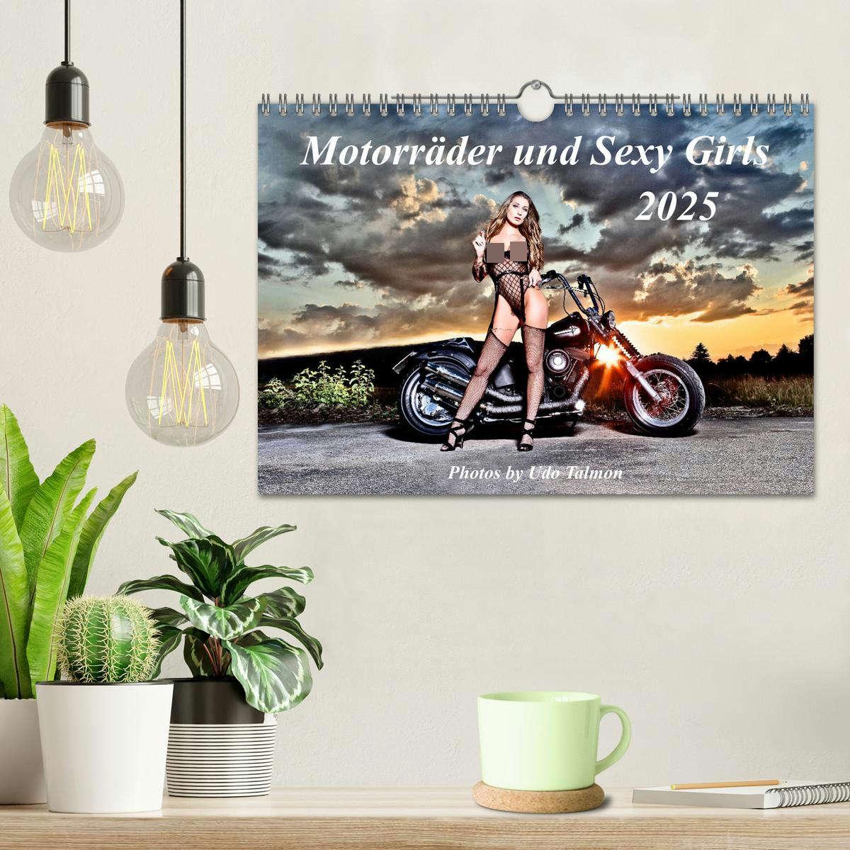 Bild: 9783383860676 | Motorräder und Sexy Girls (Wandkalender 2025 DIN A4 quer), CALVENDO...