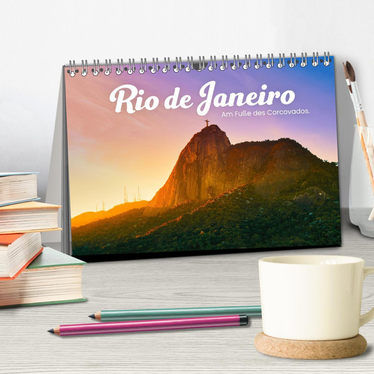 Bild: 9783383986789 | Rio de Janeiro - Am Fuße des Corcovados. (Tischkalender 2025 DIN A5...