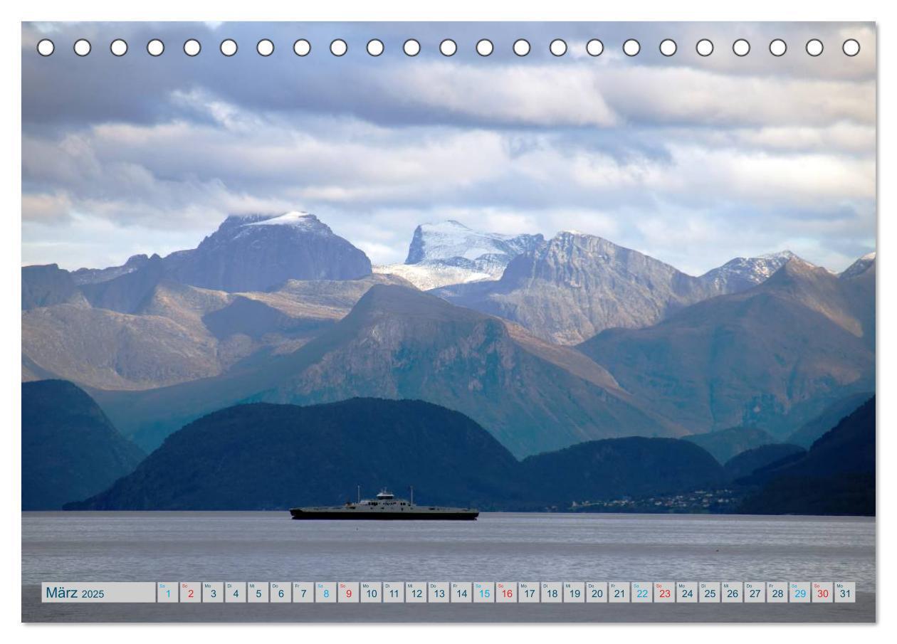 Bild: 9783435799879 | Norwegen - Hurtigruten (Tischkalender 2025 DIN A5 quer), CALVENDO...