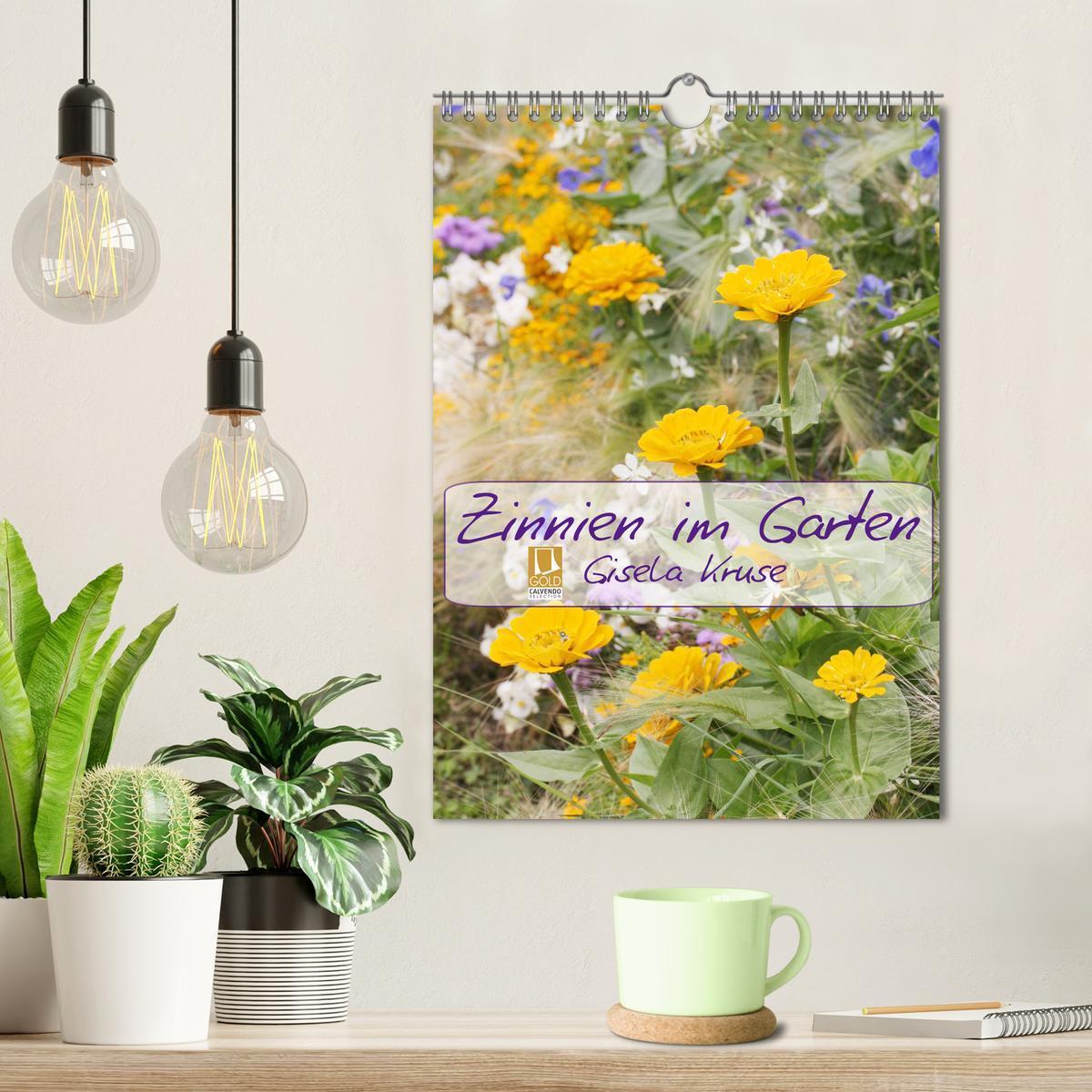 Bild: 9783435981908 | Zinnien im Garten (Wandkalender 2025 DIN A4 hoch), CALVENDO...