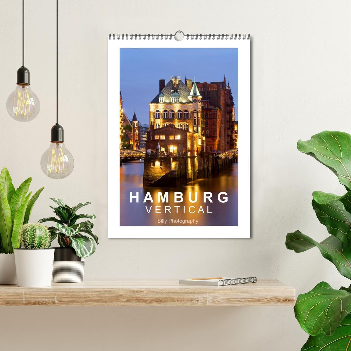 Bild: 9783457049518 | Hamburg Vertical (Wandkalender 2025 DIN A3 hoch), CALVENDO...