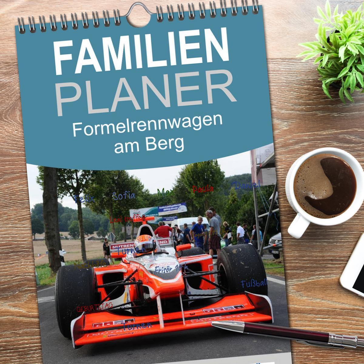 Bild: 9783457115404 | Familienplaner 2025 - Formelrennwagen am Berg mit 5 Spalten...