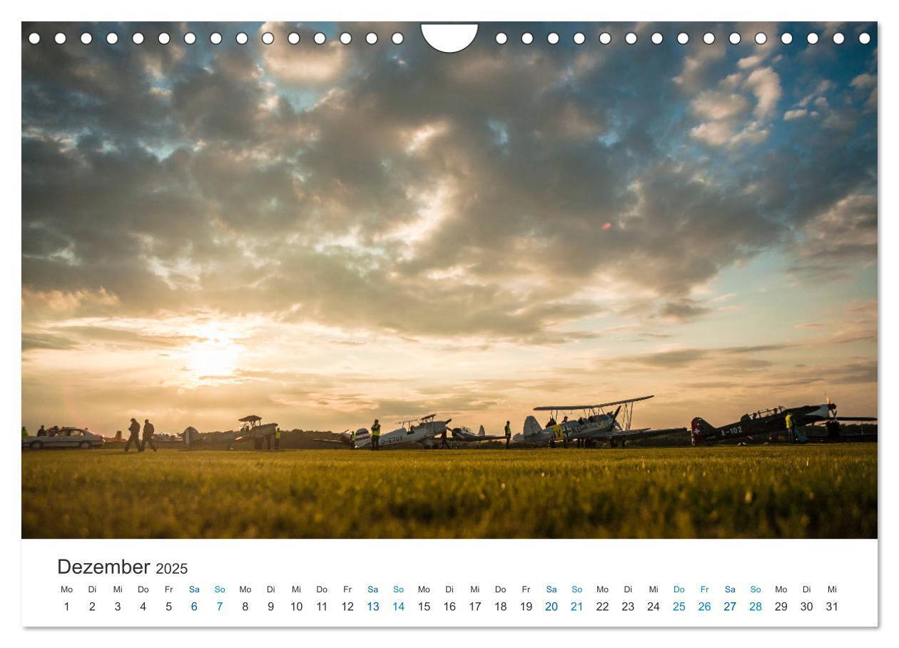 Bild: 9783435830251 | AVIATION CLASSICS seen by custompix.de (Wandkalender 2025 DIN A4...