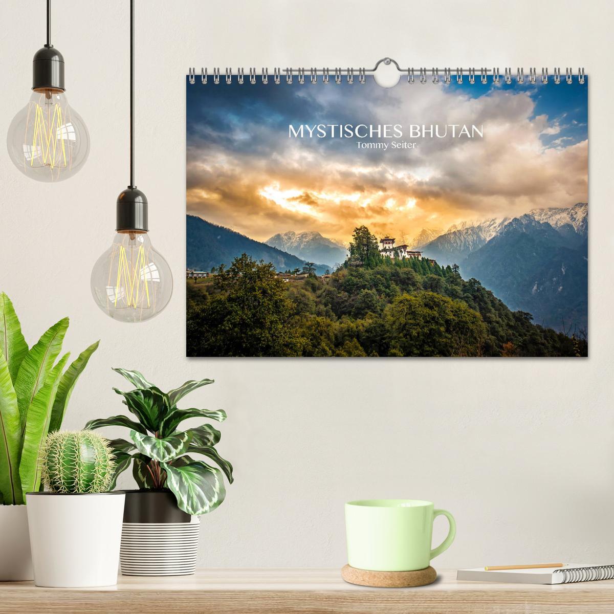 Bild: 9783435297818 | Mystisches Bhutan (Wandkalender 2025 DIN A4 quer), CALVENDO...