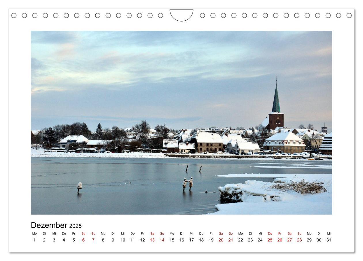 Bild: 9783435431694 | Neustadt in Holstein - Charmante Stadt am Meer (Wandkalender 2025...