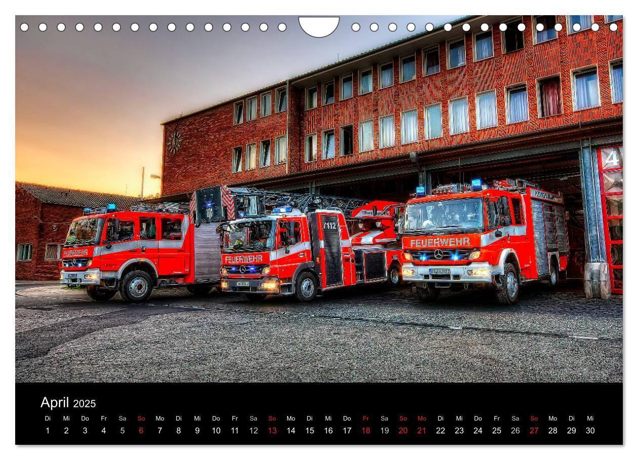 Bild: 9783435829538 | Einsatzfahrzeuge (Wandkalender 2025 DIN A4 quer), CALVENDO...