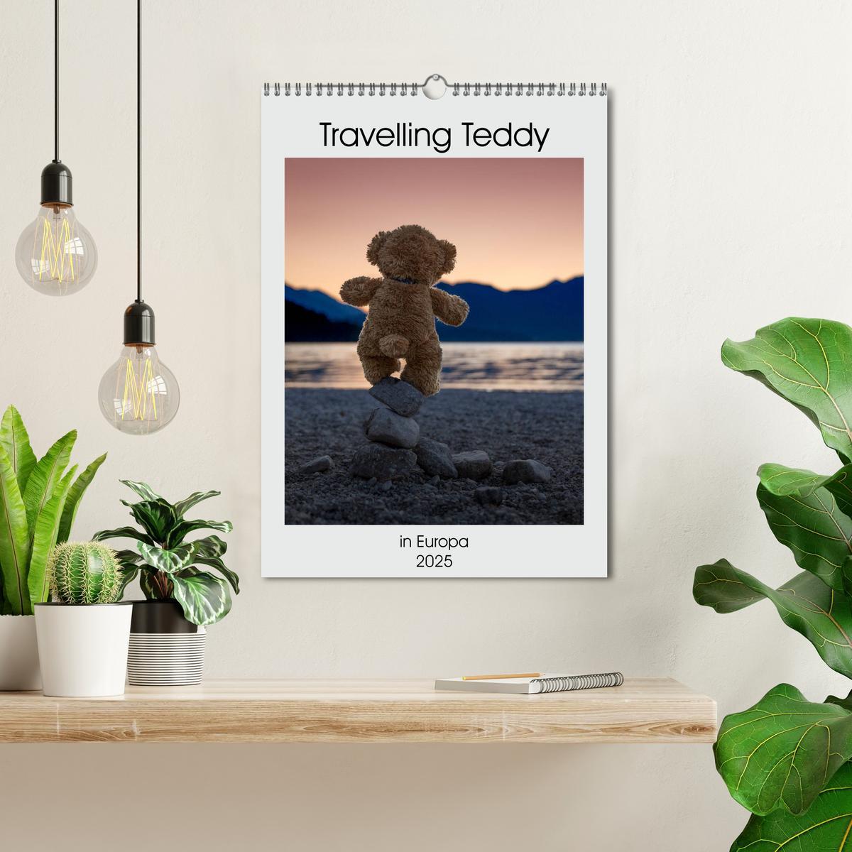 Bild: 9783435984961 | Travelling Teddy in Europa (Wandkalender 2025 DIN A3 hoch),...