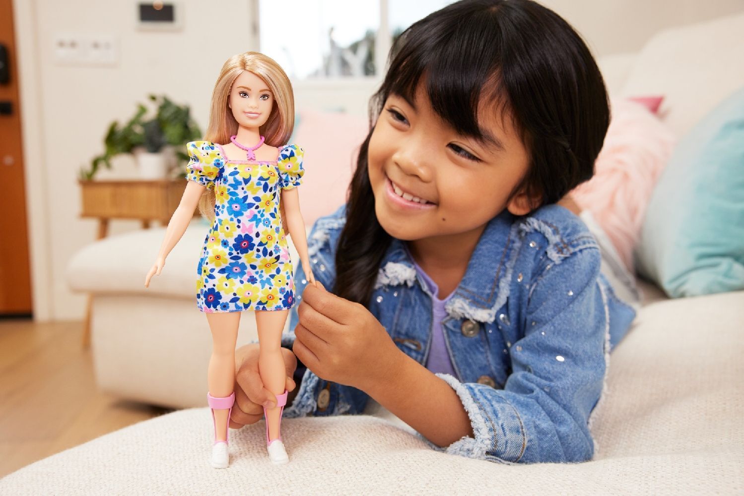 Bild: 194735093854 | Barbie Fashionistas Puppe mit Down-Syndrom im Blümchenkleid | Stück