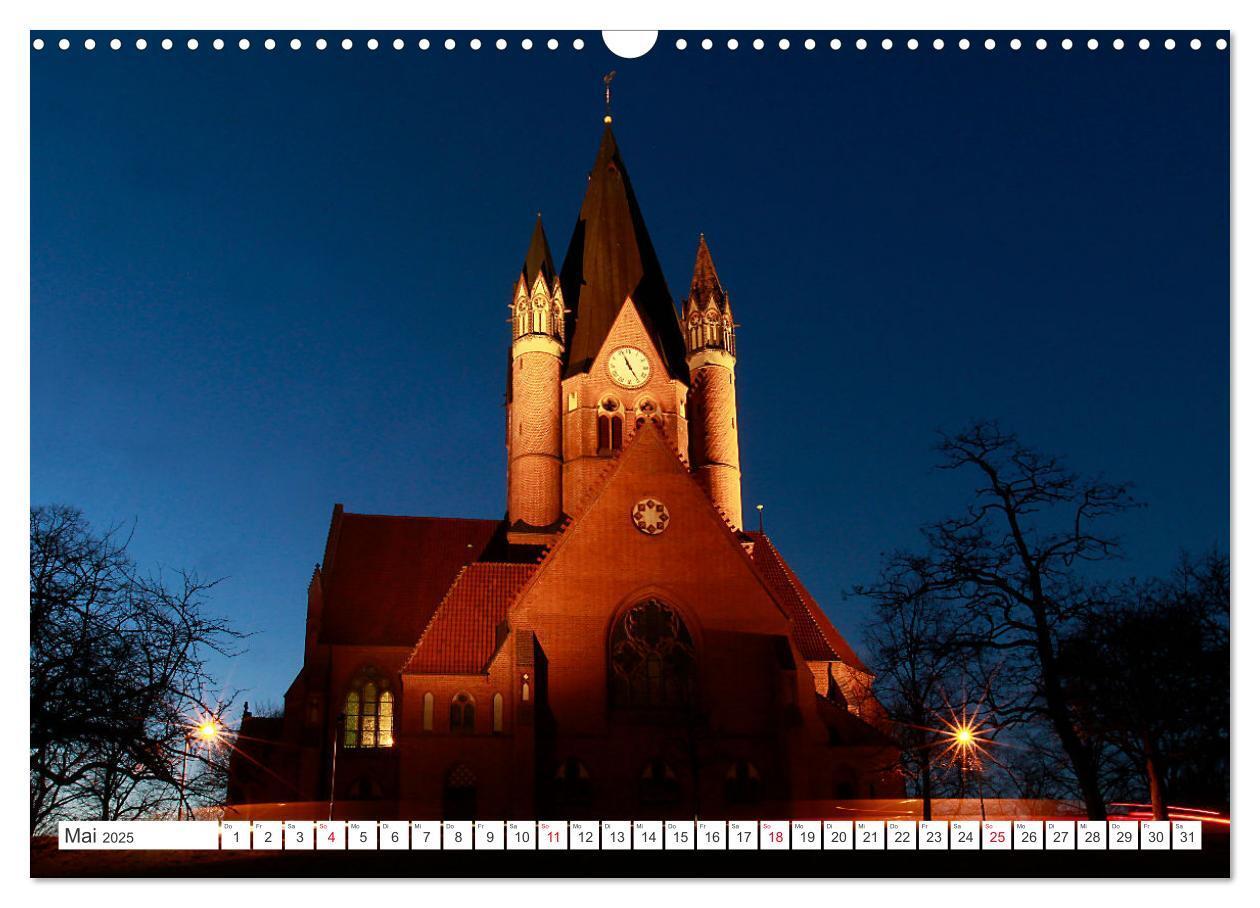 Bild: 9783435076680 | HALLE SAALE BEI NACHT (Wandkalender 2025 DIN A3 quer), CALVENDO...