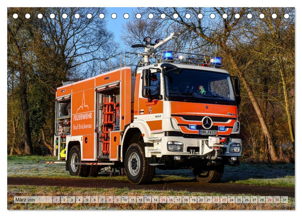 Bild: 9783435164325 | Feuerwehrfahrzeuge (Tischkalender 2025 DIN A5 quer), CALVENDO...