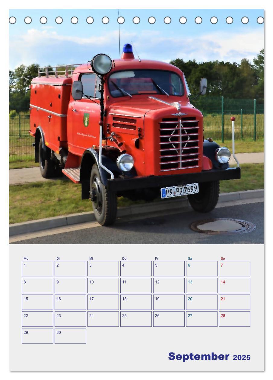 Bild: 9783435939947 | FEUERWEHR-Legende (Tischkalender 2025 DIN A5 hoch), CALVENDO...