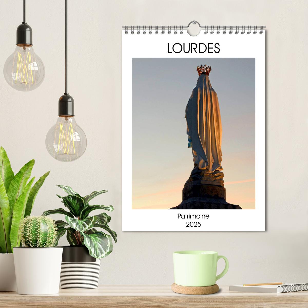 Bild: 9781325971602 | LOURDES Patrimoine (Calendrier mural 2025 DIN A4 horizontal),...