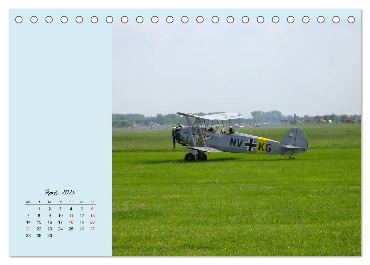 Bild: 9783435233656 | Sportliche Kunstflieger (Tischkalender 2025 DIN A5 quer), CALVENDO...