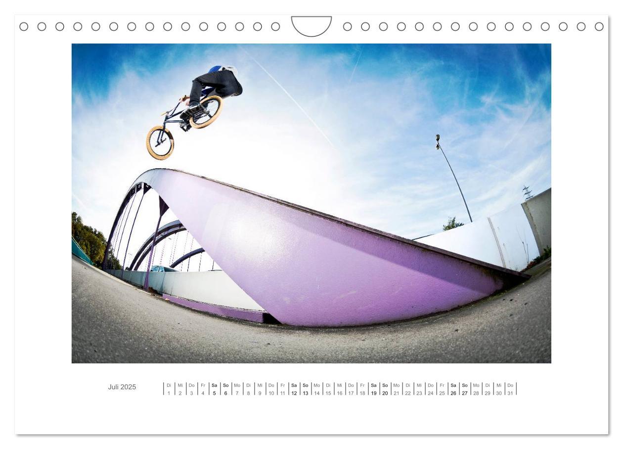 Bild: 9783435561865 | fullbmxcrmo4130 - bmx fotografie von tim korbmacher (Wandkalender...