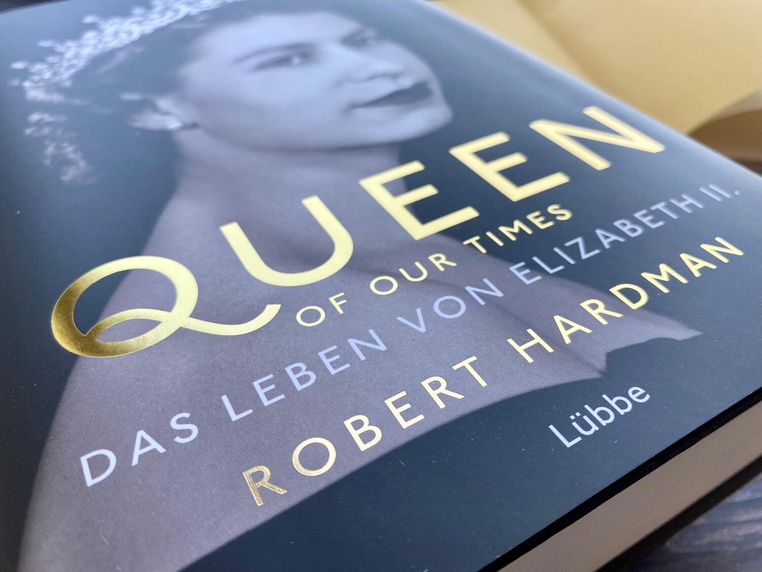 Bild: 9783431050486 | Queen of Our Times | Das Leben von Elizabeth II. | Robert Hardman