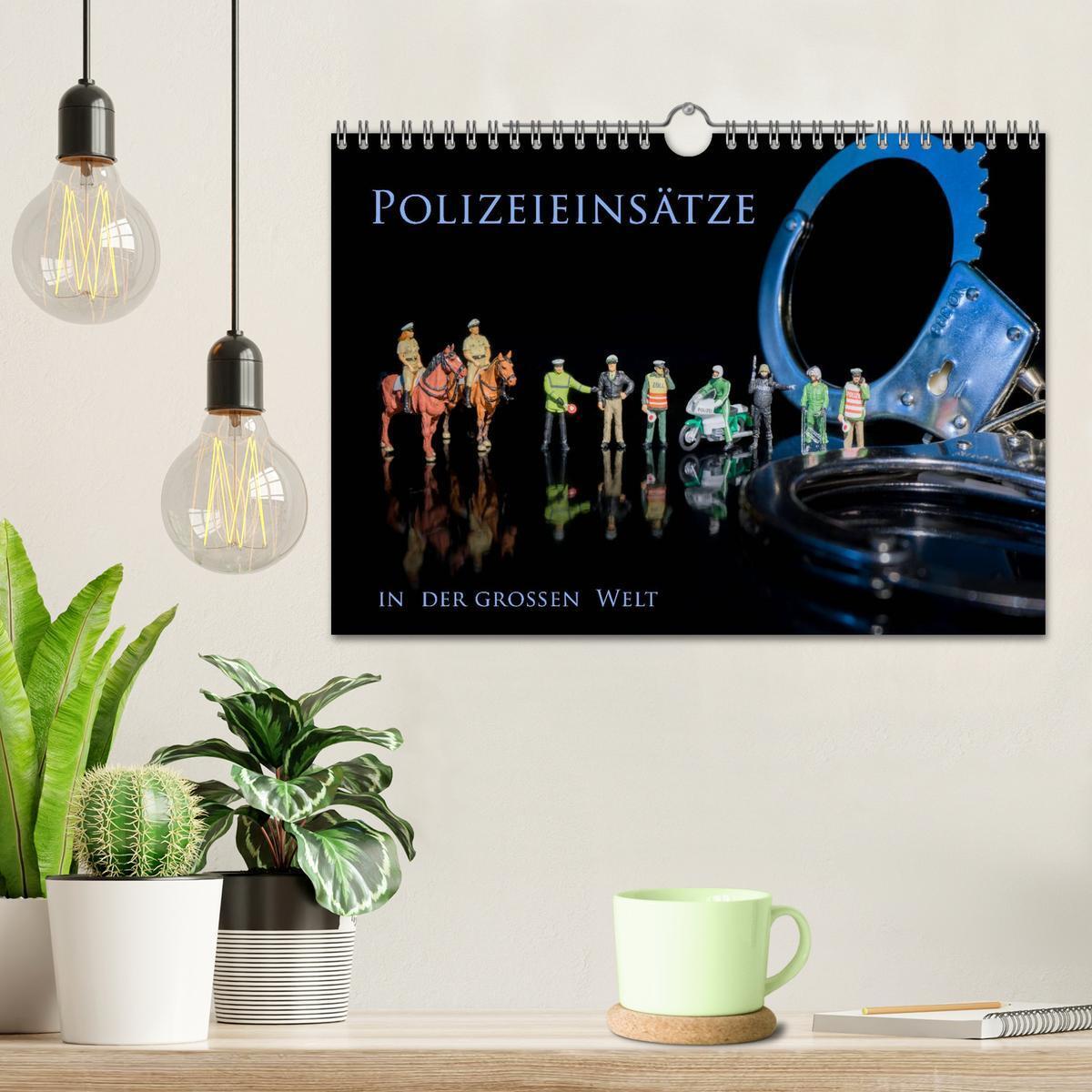 Bild: 9783435686414 | Polizeieinsätze, in der großen Welt (Wandkalender 2025 DIN A4...