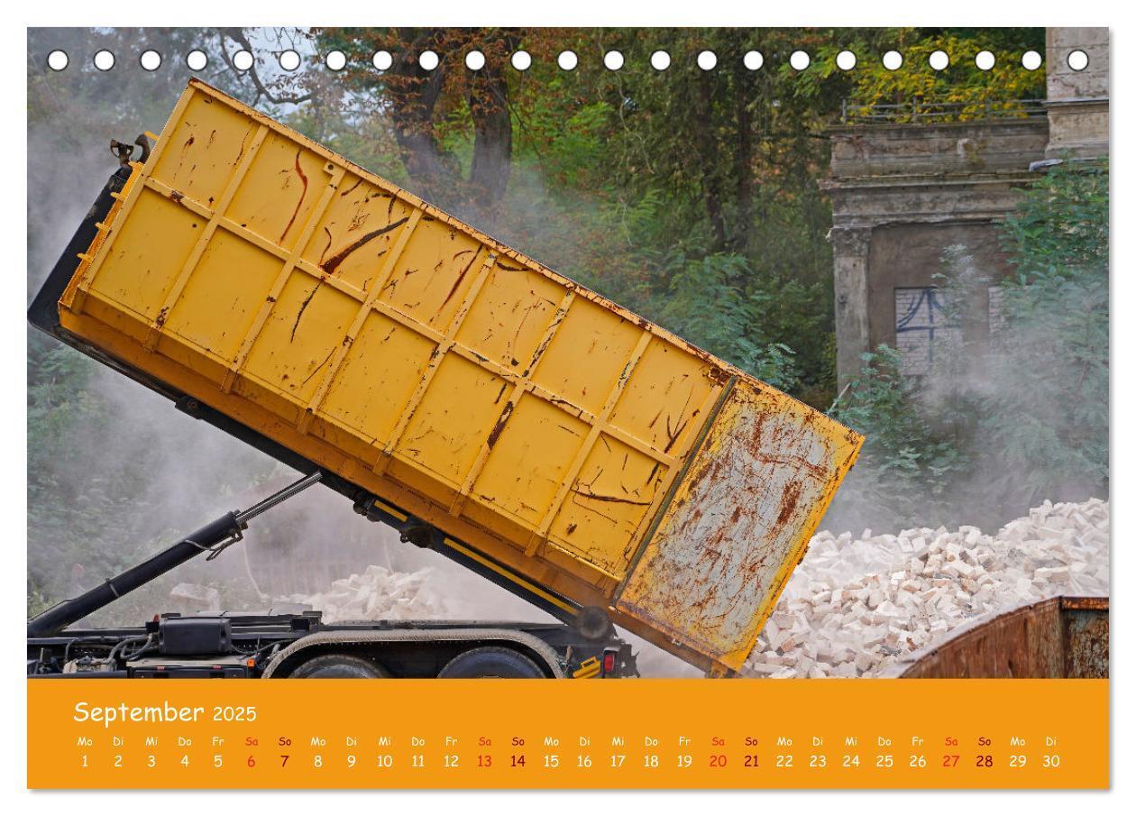 Bild: 9783383998478 | Baumaschinen im Einsatz (Tischkalender 2025 DIN A5 quer), CALVENDO...