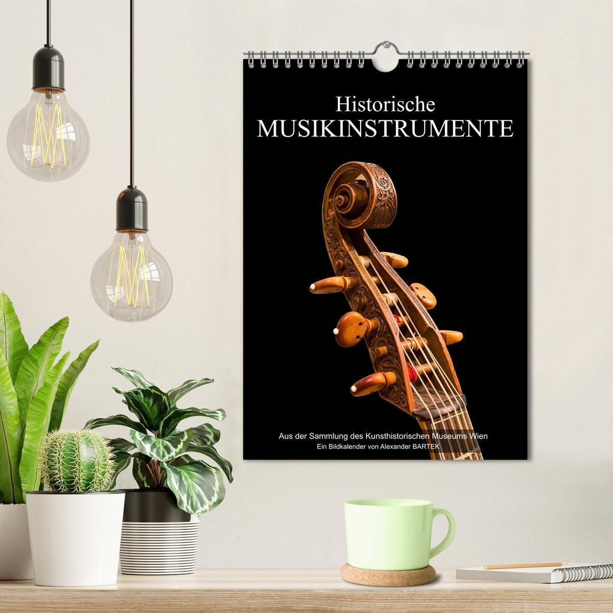 Bild: 9783457032114 | Historische Musikinstrumente (Wandkalender 2025 DIN A4 hoch),...