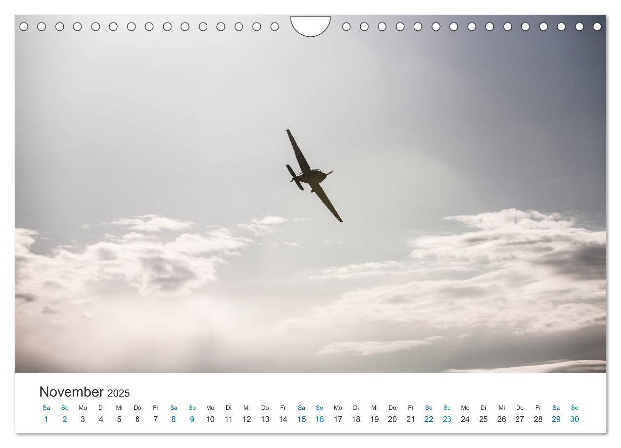 Bild: 9783435830251 | AVIATION CLASSICS seen by custompix.de (Wandkalender 2025 DIN A4...