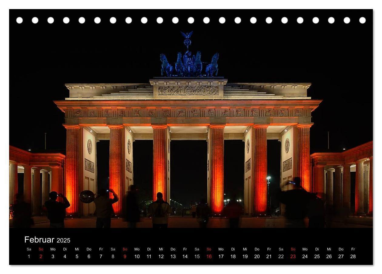 Bild: 9783435768516 | Berlin bei Nacht (Tischkalender 2025 DIN A5 quer), CALVENDO...