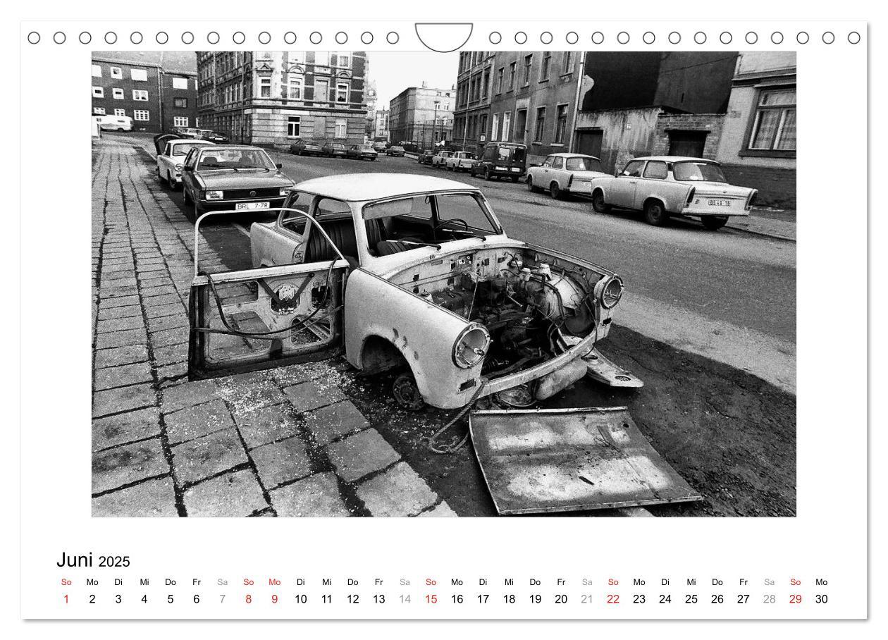 Bild: 9783435833405 | Aus - Zeit der Trabanten (Wandkalender 2025 DIN A4 quer), CALVENDO...