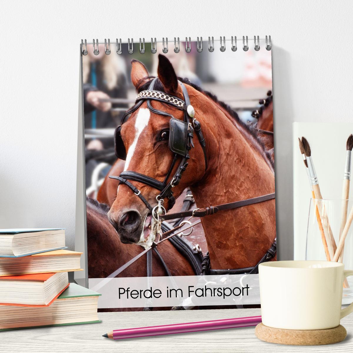 Bild: 9783435980093 | Pferde im Fahrsport (Tischkalender 2025 DIN A5 hoch), CALVENDO...